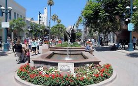 Spacious Two Bedroom In Santa Monica
